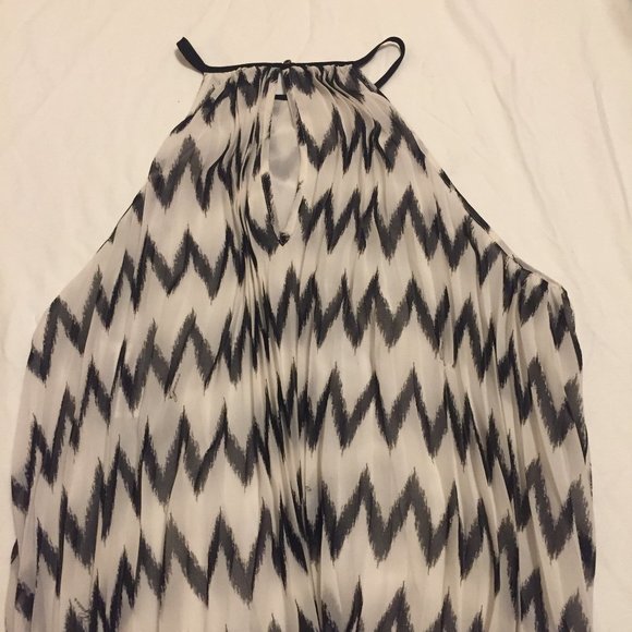 NWT GUESS Cheveron Pleated Blouse XL - Picture 7 of 8